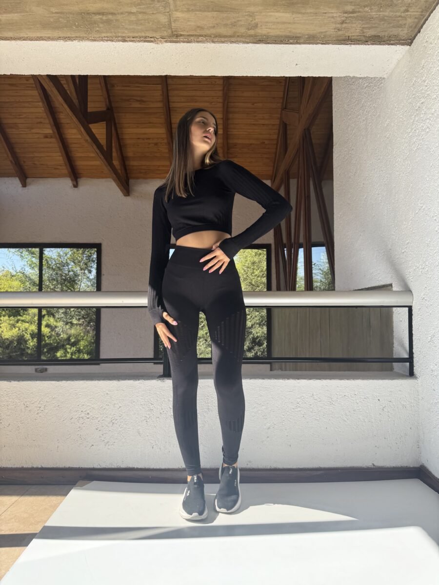 SET ADA(CROP MANGA LARGA+CALZA LARGA) - Imagen 4