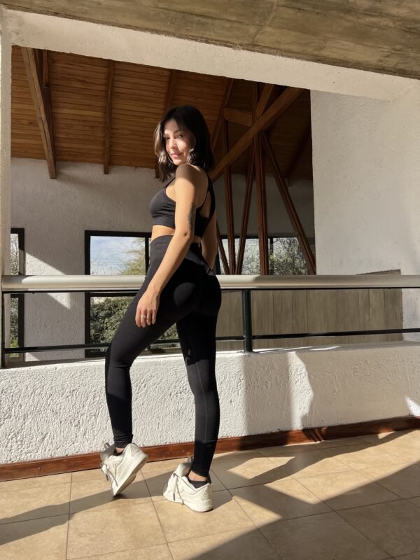 SET AMIRA (CROP+CALZA LARGA)