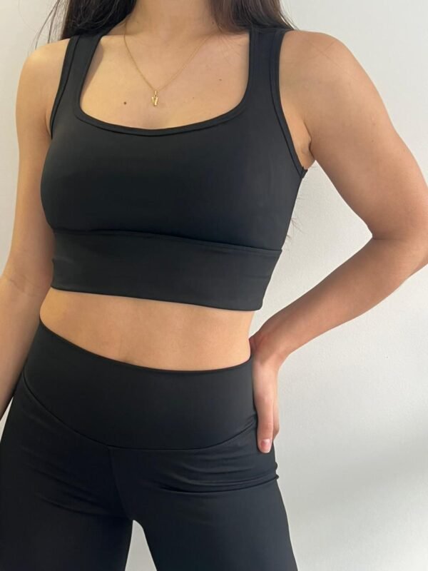 CROP ROCIO NEGRO