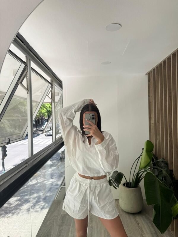 SHORT ROMPEVIENTO PARIS